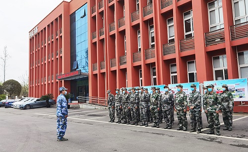 【迪威快訊】四川省軍區(qū)領(lǐng)導(dǎo)蒞臨迪威弗集團(tuán)參觀考察